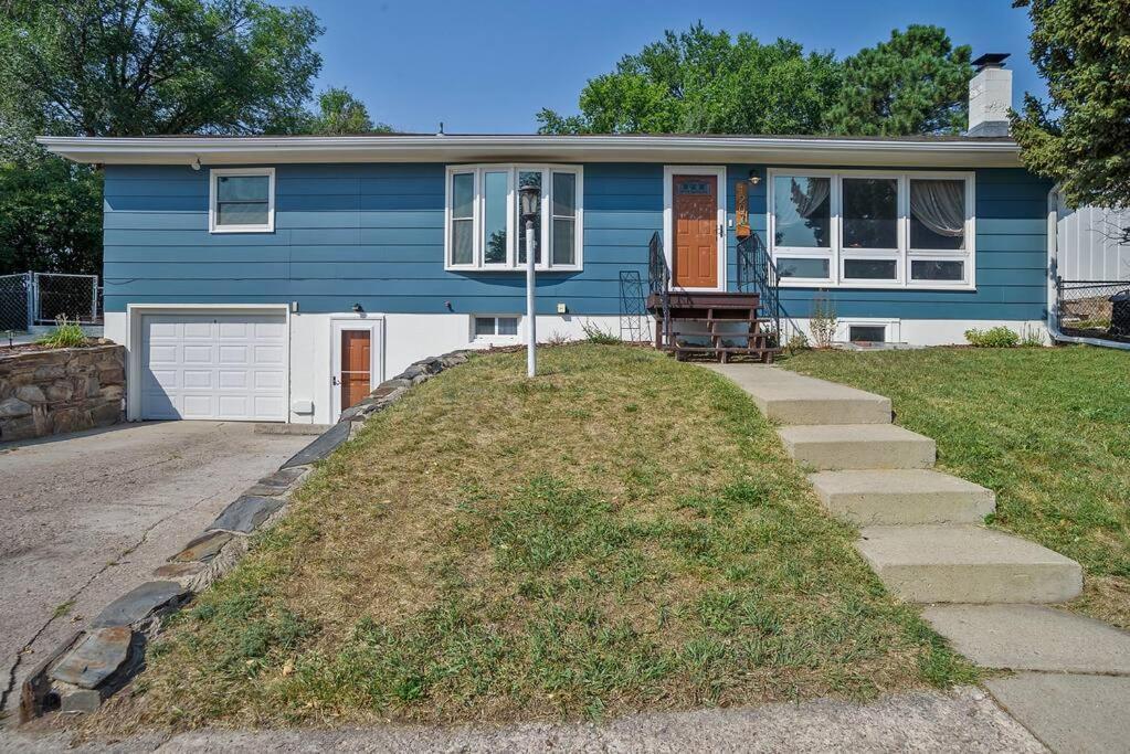 Roomy 5 Bed 3 Bath Fire Place Large Outdoor Space Rapid City Exteriör bild